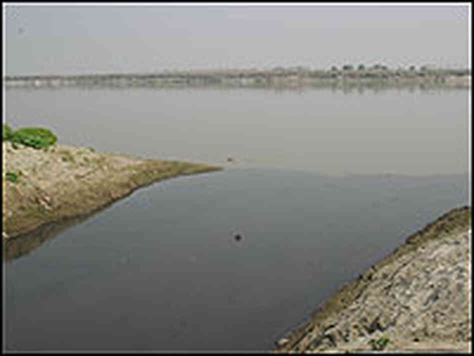Raw sewage flowing into the Ganges at Kanpur.