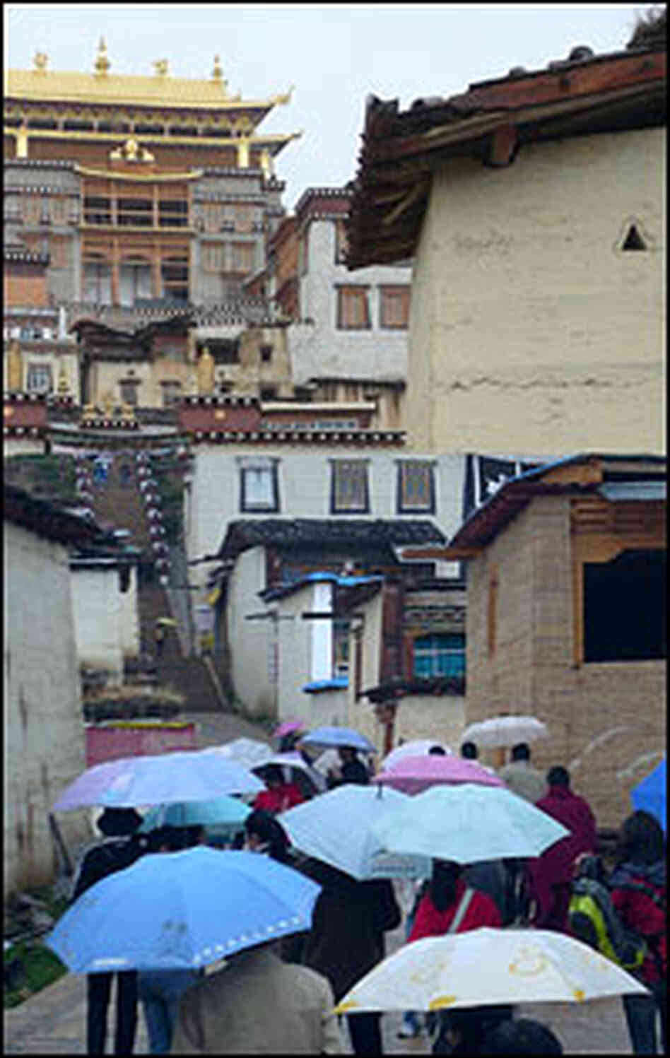 Tourists crowd up the steps of the 300-year-old Songzanling monastery. Tourists crowd up the steps of the 300-year-old Songzanling monastery.