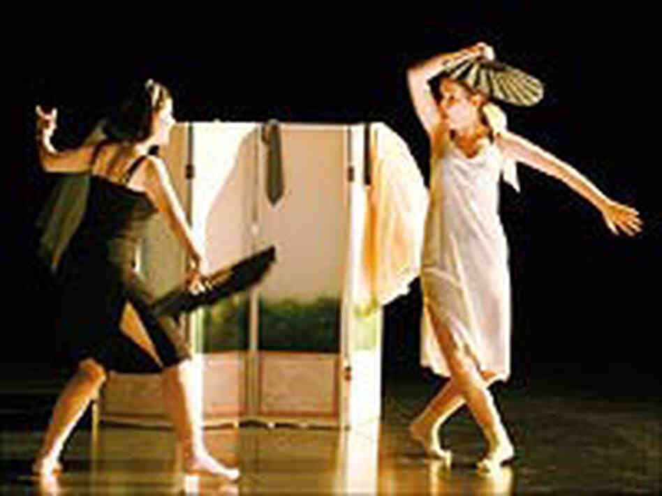 Ana Maria Martinez and Sophie Koch in 'Cosi fan tutte' Ana Maria Martinez and Sophie Koch in 'Cosi fan tutte'