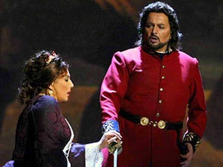 Soprano Maria Guleghina and tenor Franco Farina Soprano Maria Guleghina and tenor Franco Farina