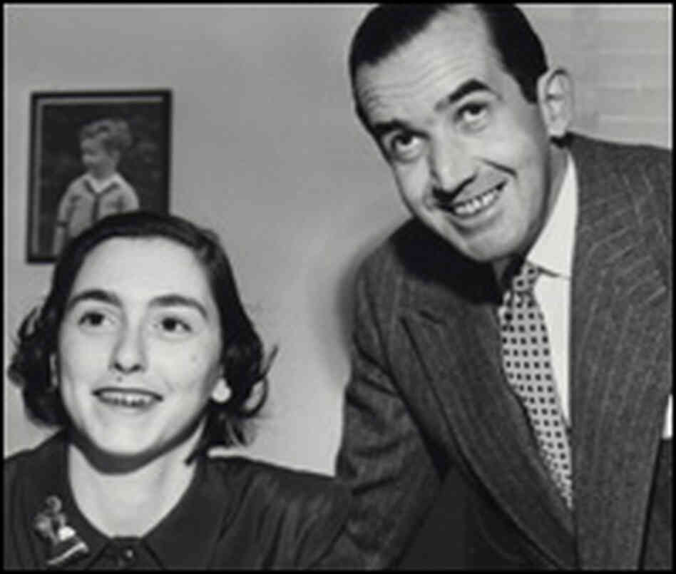 16-year-old Elizabeth Deutsch with Edward R. Murrow in 1954. 16-year-old Elizabeth Deutsch with Edward R. Murrow in 1954.