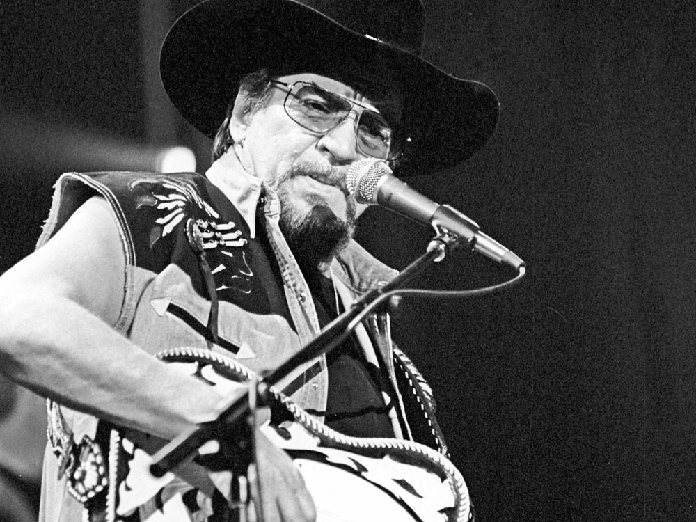 Waylon Jennings performs live in Nashville on Jan. 5, 2000. The singer died in 2002. (Getty Images Entertainment)
