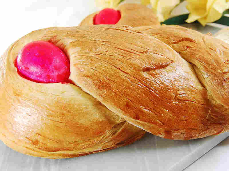 Tsoureki Paschalino (Easter Bread)