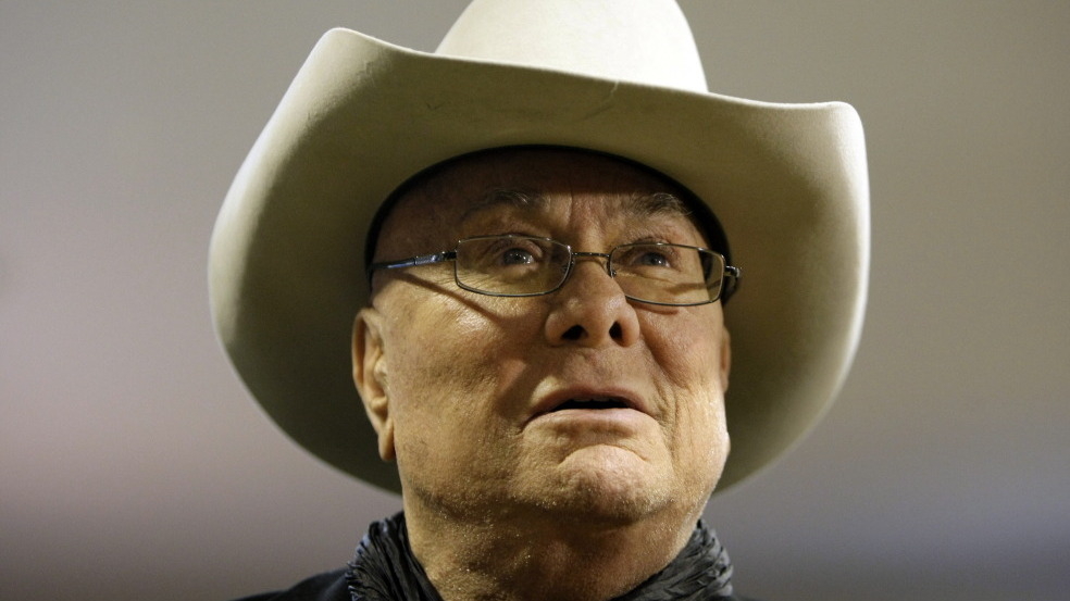 Respected actor. L onore e il rispetto сериал. L onore e il rispetto сериал. дело чести итальянский сериал. джеймс бонд поет.