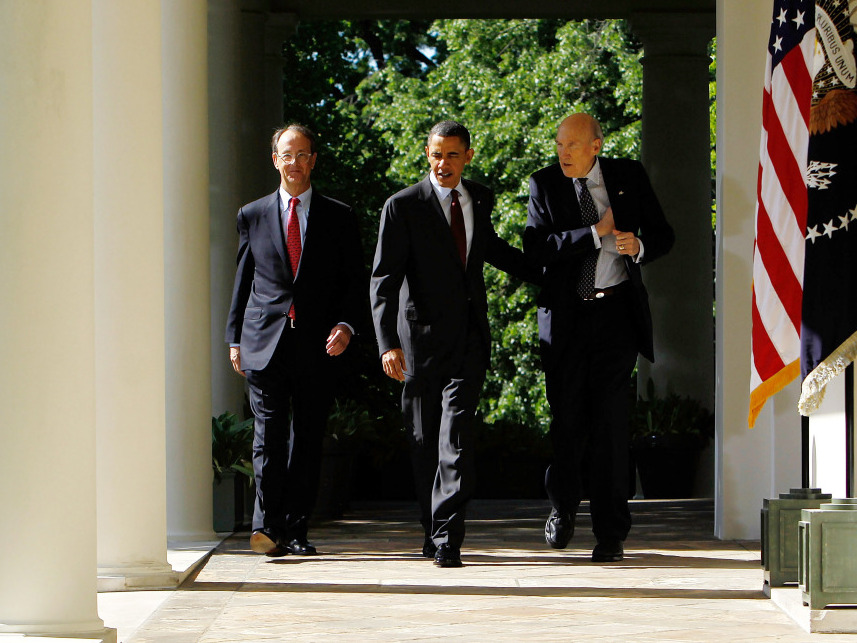 President Obama walks at the White House with presidential debt commission co-chairs Erskine Bowles (left) and Alan Simpson. (Getty Images)