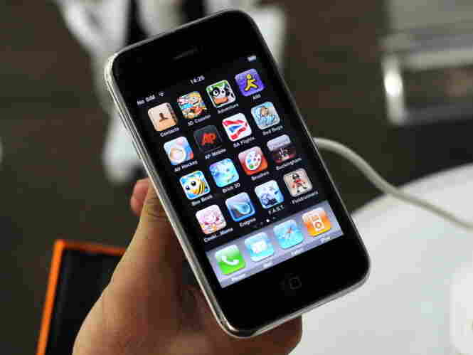 A customer looks at a new iPhone 3GS model at an electronic market in Kuala Lumpur on May 24, 2010. AFP PHOTO / Saeed Khan (Photo credit should read SAEED KHAN/AFP/Getty Images)