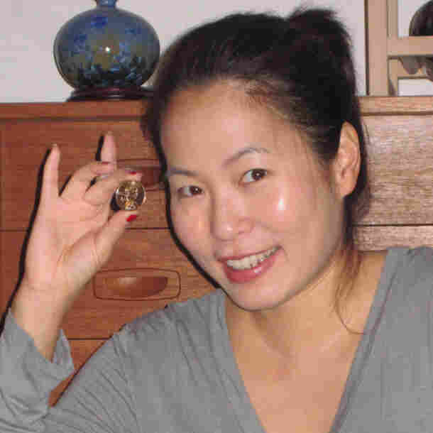 Jane Liaw Liaw orders coins from the U.S. Mint to earn frequent-flier miles. Jane Liaw Liaw orders coins from the U.S. Mint to earn frequent-flier miles.