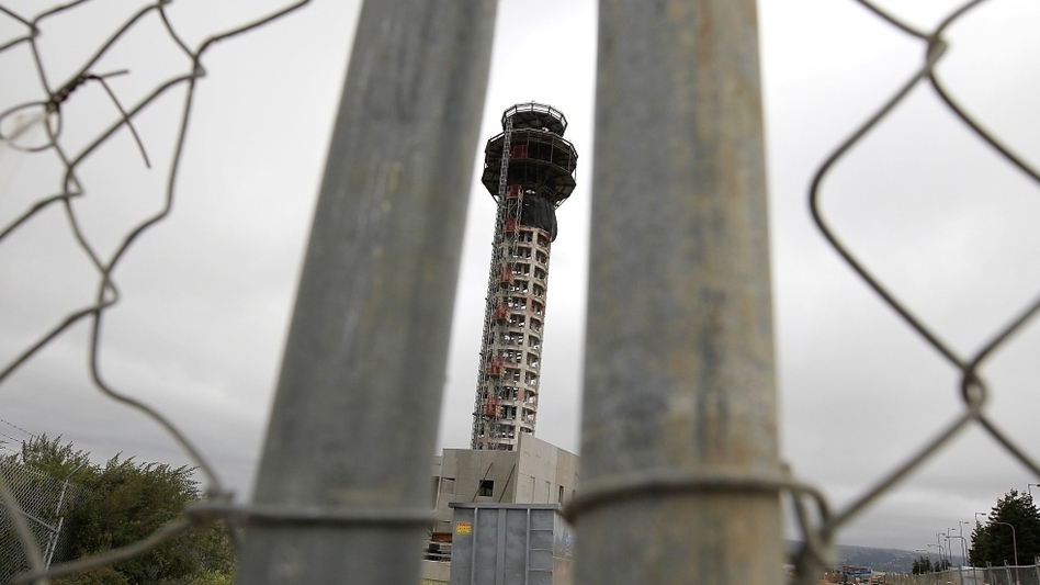 A fence secures the perimeter of a half-completed 236-foot FAA control tower at Oakland International Airport. Construction has been halted because of the FAA shutdown. (Justin Sullivan/Getty Images)