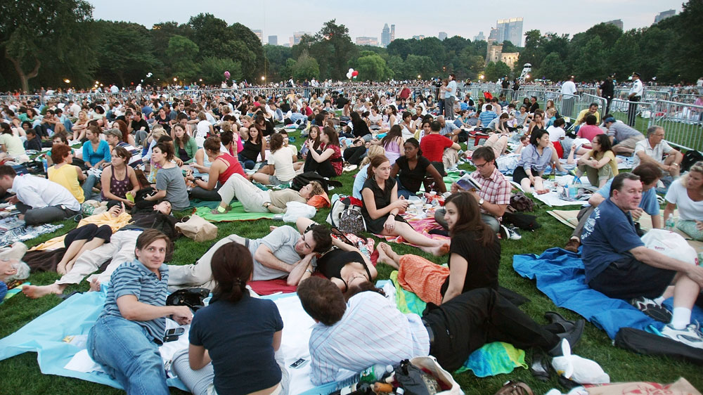Patrons at a 2007 New York Philharmonic concert in Central Park. The Philharmonic abruptly cancelled its annual summer concert series this year for the first time since 1965. (Getty Images)