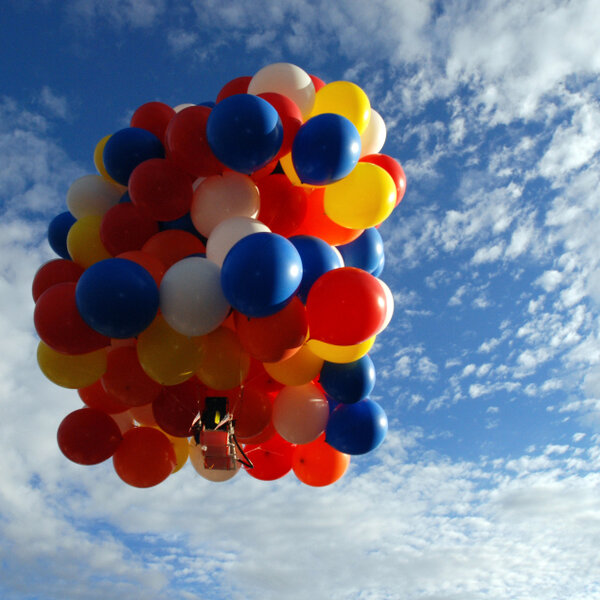 Oregon Lawn-Chair Balloonist Will Take His Show To Baghdad