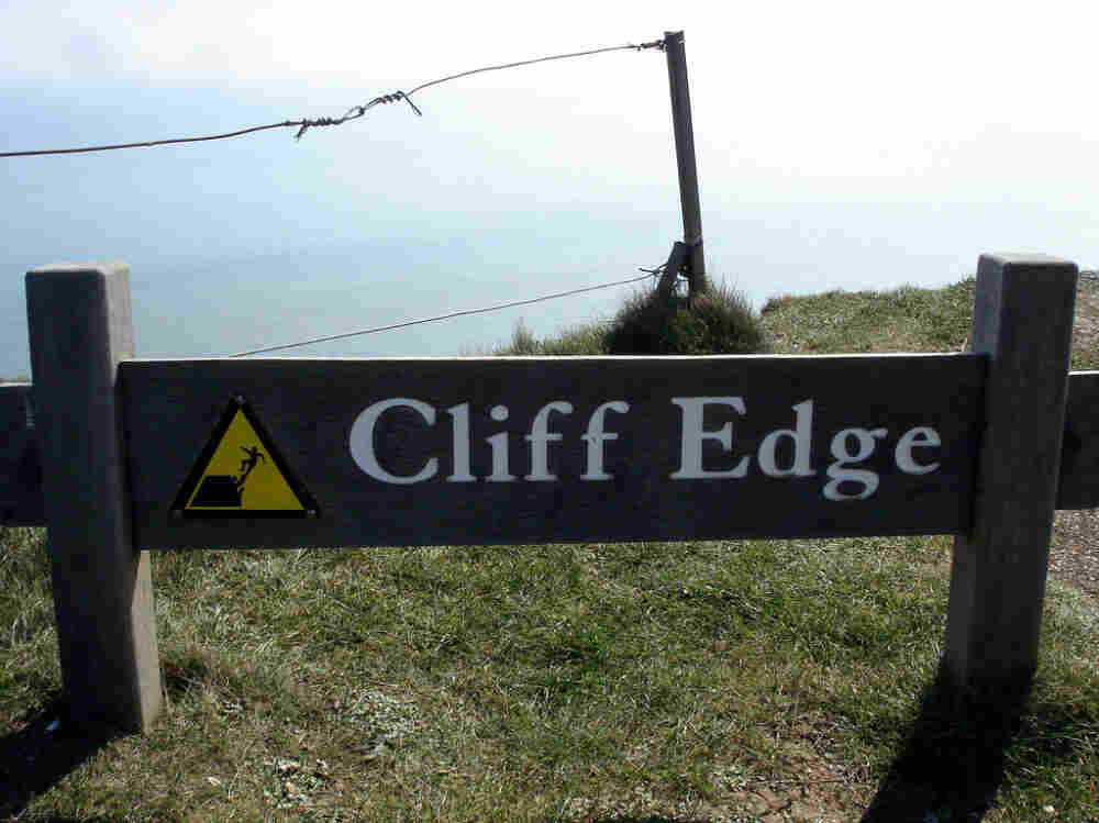 A sign marking the cliff edge.