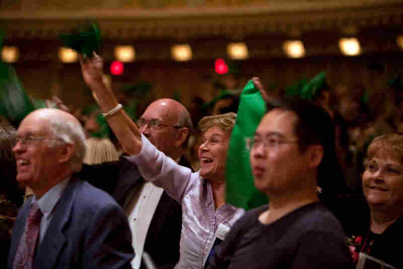Nashville natives show hometown pride, waving their green handkerchiefs. Over 500 fans traveled from Nashville to hear the hometown band. 