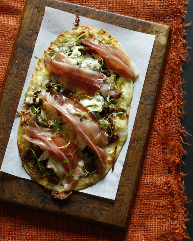 Huarache de Carnitas (Corn Flatbread with Pulled Pork)