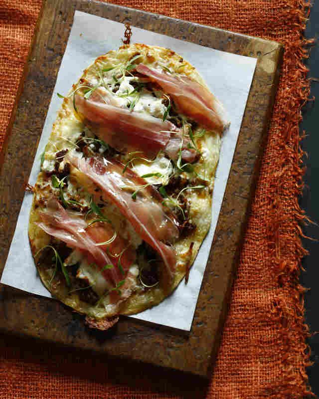 Huarache de Carnitas (Corn Flatbread with Pulled Pork)