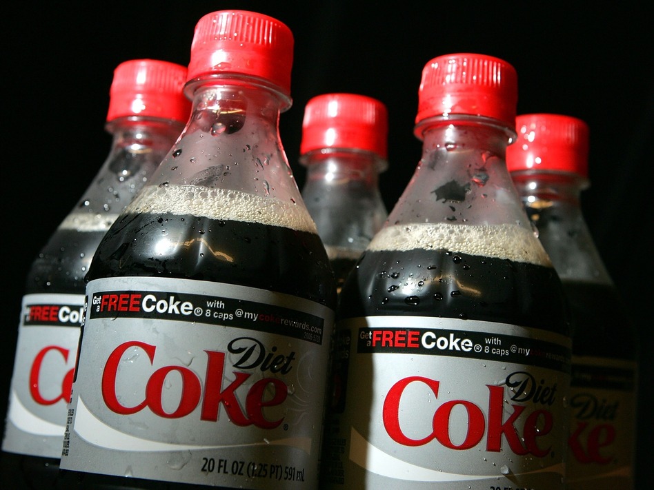 Drinking diet soda and other low-calorie drinks may help you manage weight, but experts say plain old H2O is still the best way to go. (Justin Sullivan/Getty Images)