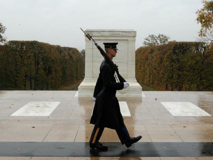 PHOTO: Despite Sandy, Soldiers Stand Guard At Tomb Of The Unknown Soldier