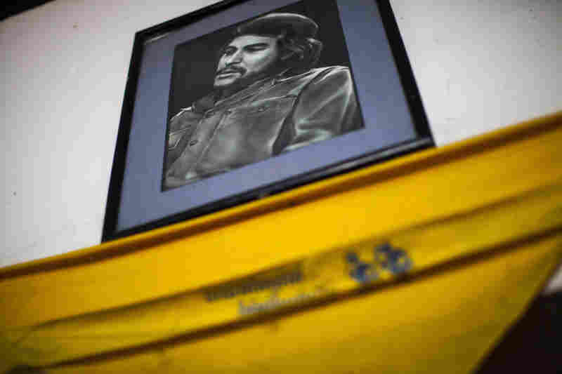 The decor of Aiya includes several portraits of Che Guevara. Thu says the Marxist revolutionary represents for him a symbol of international rebellion.