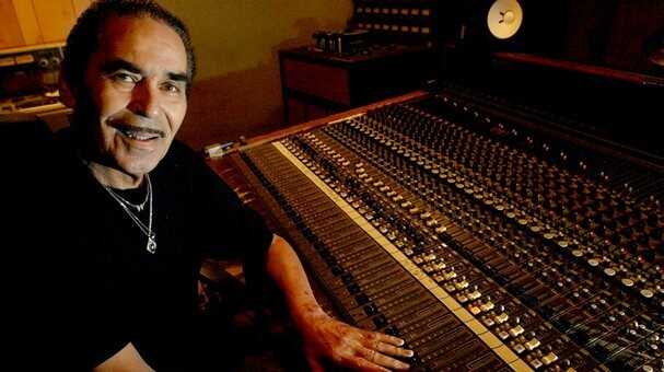 Royal Studio On World Cafe