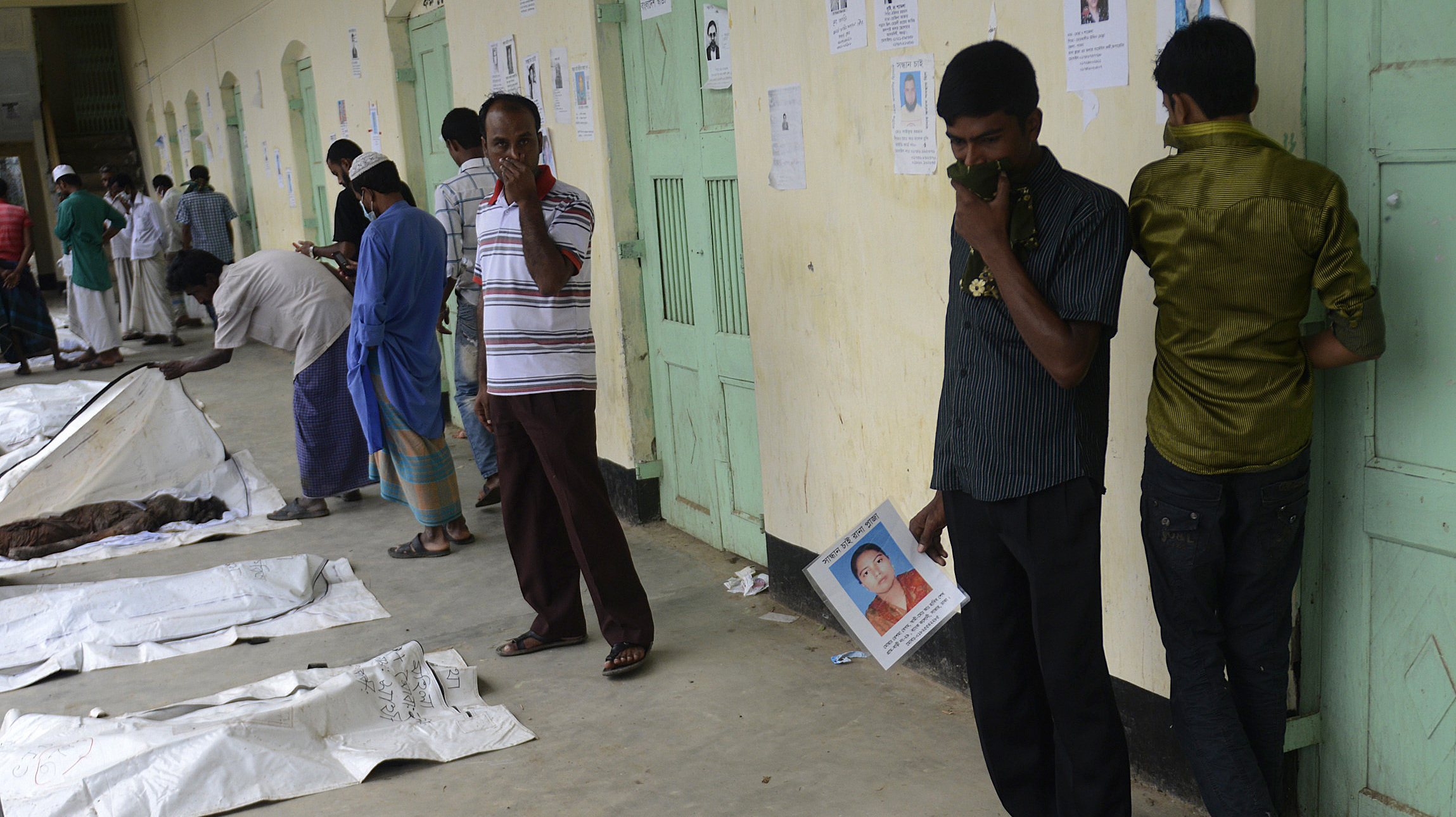 Relatives on Sunday attempt to identify the bodies of loved ones following from the collapse of Rana Plaza in Savar, on the outskirts of Dhaka. (AFP/Getty Images)