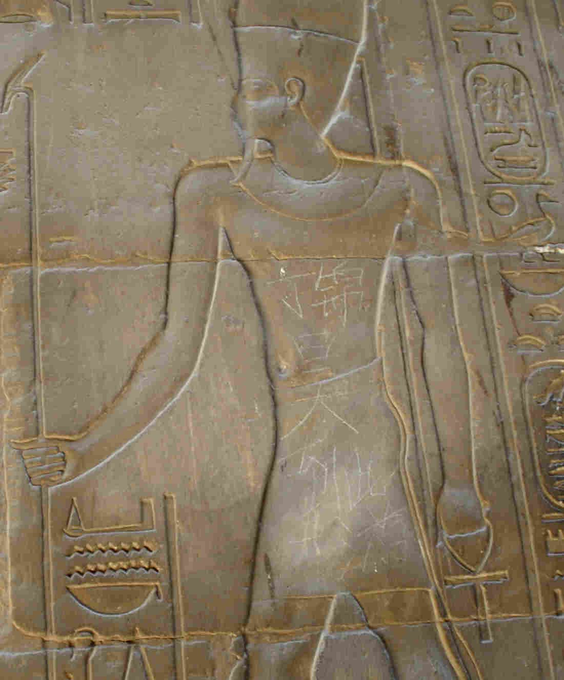 Chinese characters that read "Ding Jinhao paid a visit here" are seen carved on a statue on the wall of an ancient temple in Luxor.