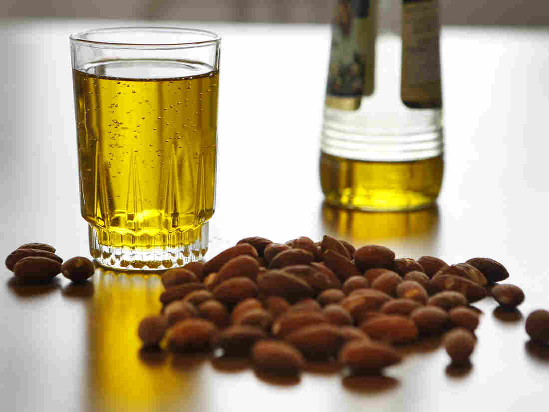 Olive oil and nuts tied to prostate cancer survival.
