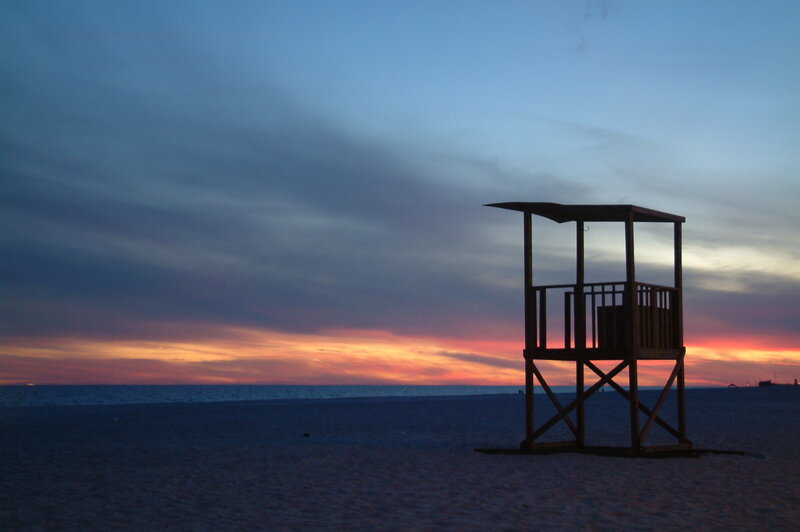 A Look At The Nastiest And Cleanest U S Beaches Shots Health A Lone Liuard Tower Is Caught In The Final Light Across Sands At Gulf Ss