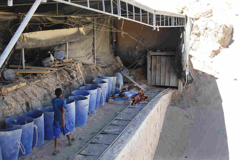 Egyptian Crisis Slows Flow Through Gaza's Smuggling Tunnels Parallels