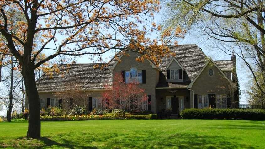 Mansion in spring.