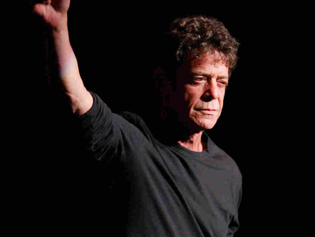 NEW YORK - OCTOBER 29: (U.S. TABLOIDS OUT) Musician Lou Reed performs during the Creative Coalition's "Seconding the First" Gala Benefit Concert at the Hammerstein Ballroom on October 29, 2002 in New York City. (Photo by Matthew Peyton/Getty Images)