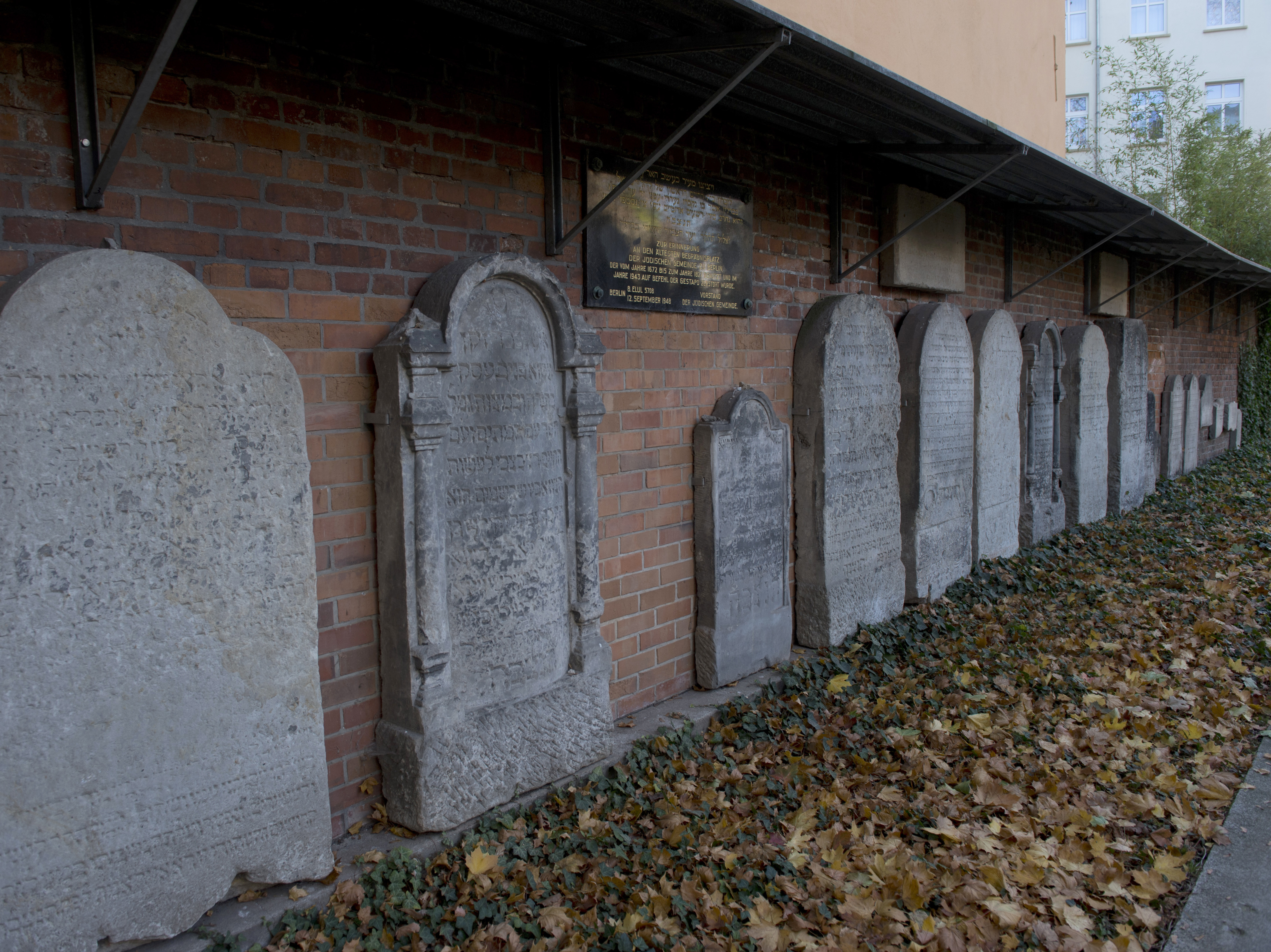 Hitler's Gestapo Chief Lies In Jewish Cemetery, Scholar Says