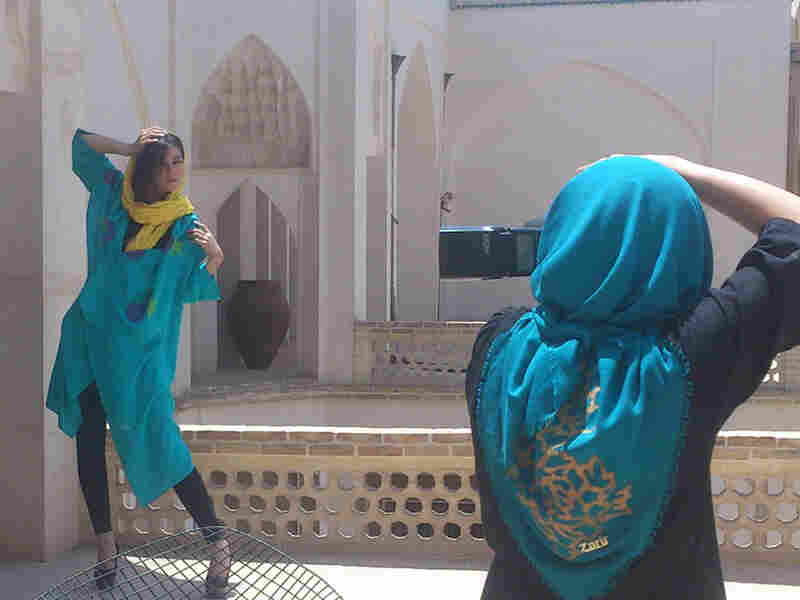 Afra Pourdad photographs her model, Shabnam Molavi. Iran is "so colorful," Pourdad says.