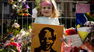 Photo Essay: Cape Town Quietly Mourns Mandela