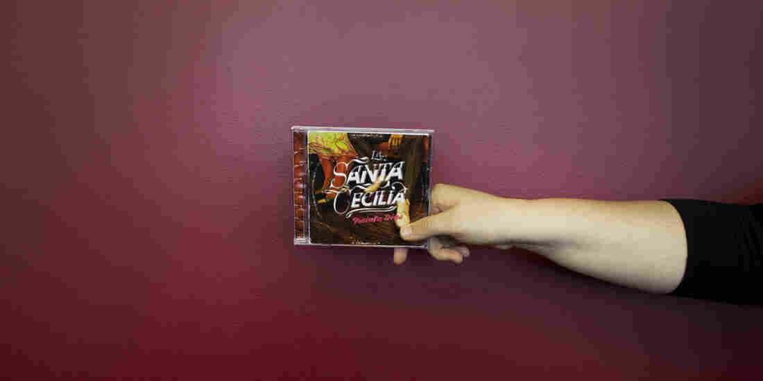 La Santa Cecilia's Treinta Dias.