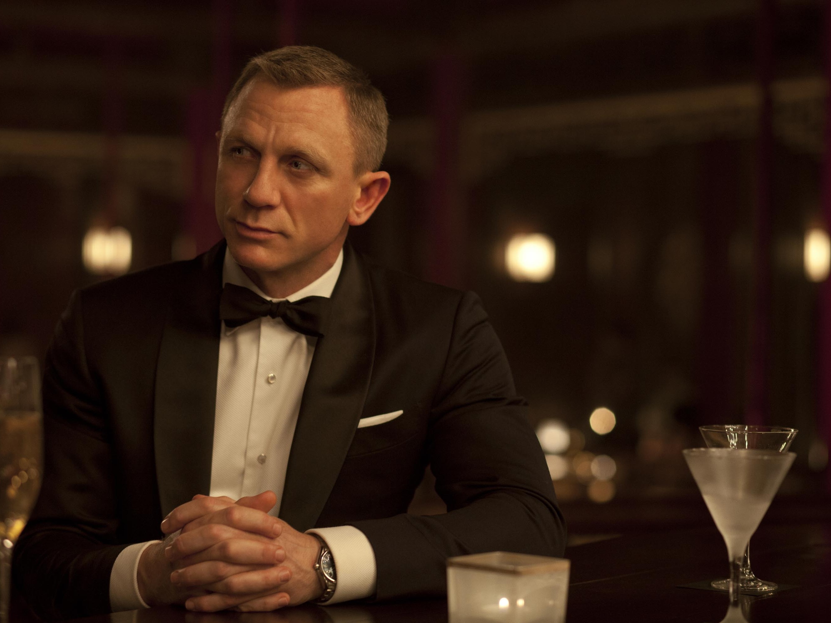James Bond is famous worldwide for his love of martinis and the ladies. But at six or seven drinks a day, the former was likely to hurt his odds with the latter. (Danjaq/ EON Productions)