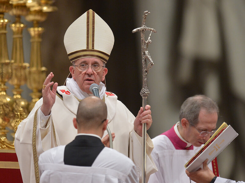 pope francis preaches message of love at christmas eve mass the papal christmas mass