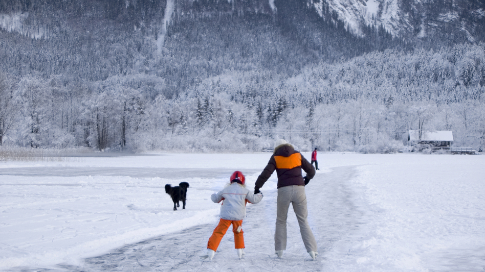 Playing outside can help kids — and their parents — maintain a healthy weight. (iStockphoto)