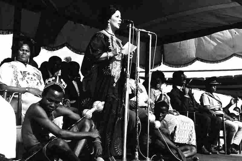 Temple addresses a gathering at the Fetu Festival at Cape Coast, Ghana, in 1975. She served as the ambassador to Ghana from 1974 to 1976.