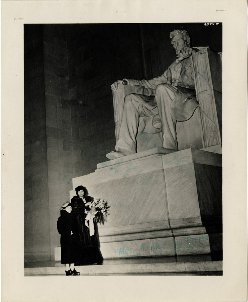 Anderson and her mother, Anna Anderson, at the Lincoln Memorial, April 9, 1939.