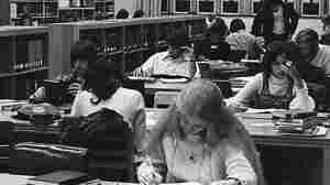 Study: 2 In 5 Americans Earning Degrees After High School