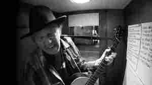 Neil Young Covers Bert Jansch's 'Needle Of Death'