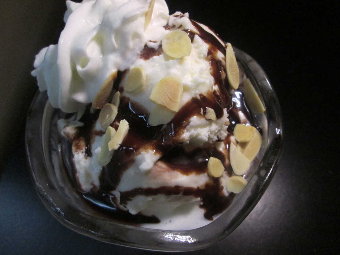 Hot Fudge Sauce Sundae
