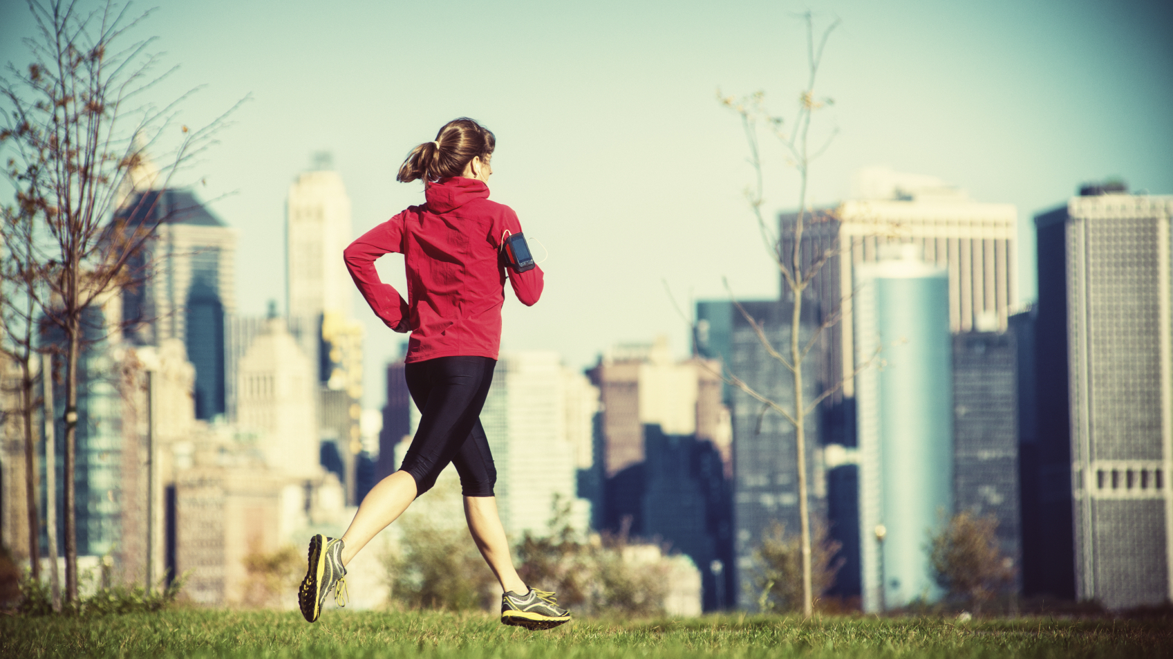 That lovely weather may be more motivating than the smartphone app. (iStockphoto)