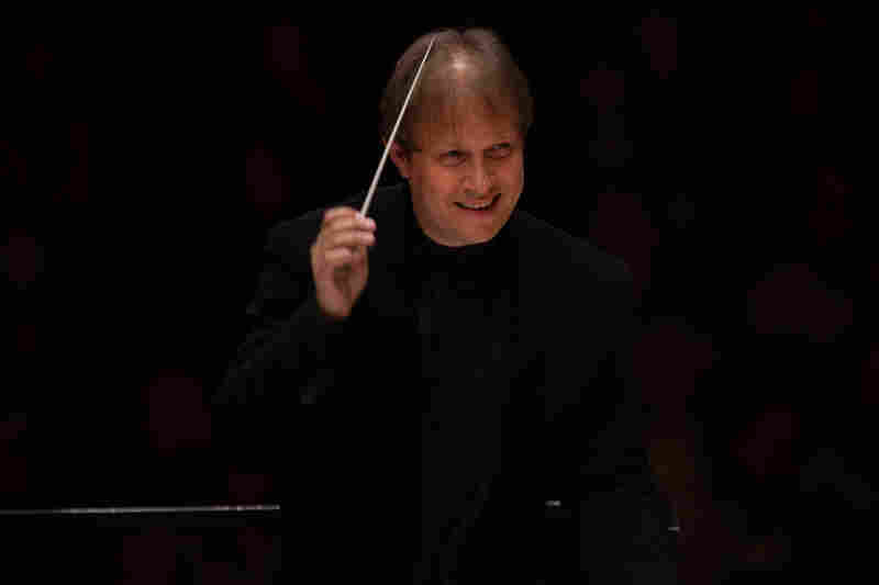 In contrast to the two ocean-inspired pieces, Ludovic Morlot chose to include Deserts, composed by Edgard Varese in the early 1950s. Written for just 20 players, the music represents not only physical deserts, but also a kind of psychological desert where man "is alone in a world of mystery and solitude."