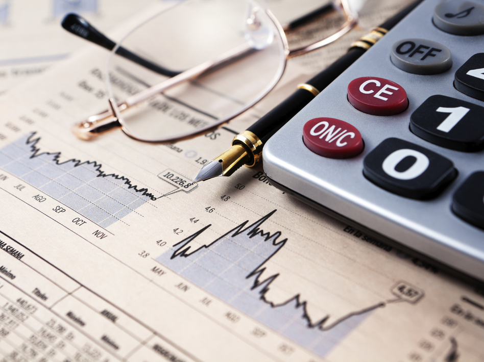 It's one thing to listen to financial pundits for insight. It's another to act on their advice. (iStockphoto)