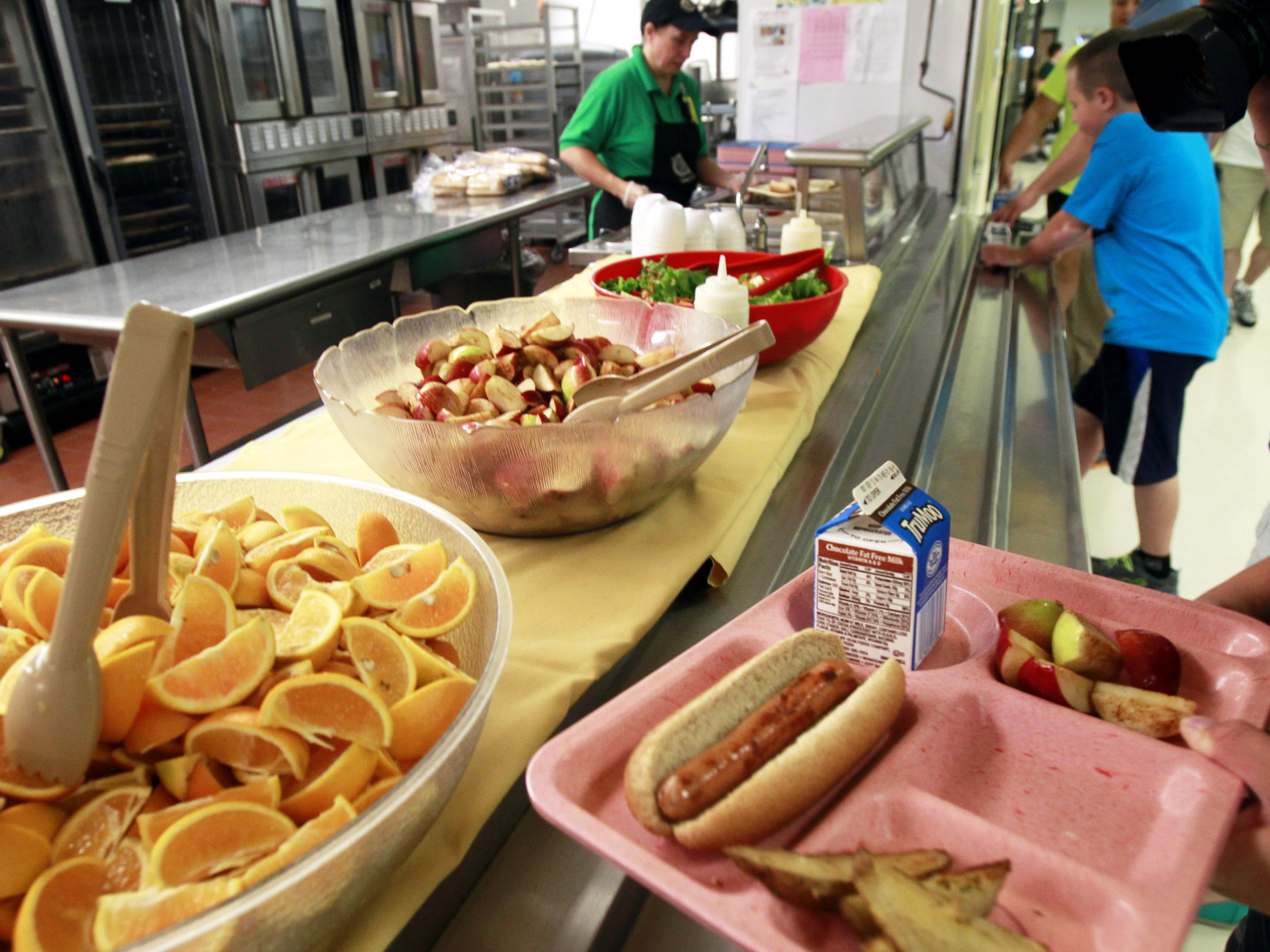 Lawmakers seek delay on healthy lunch rules for schools