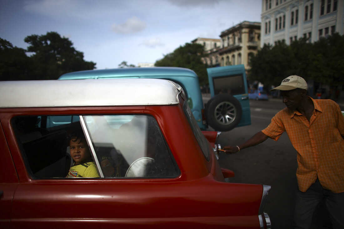 06: Kid in the back of red car