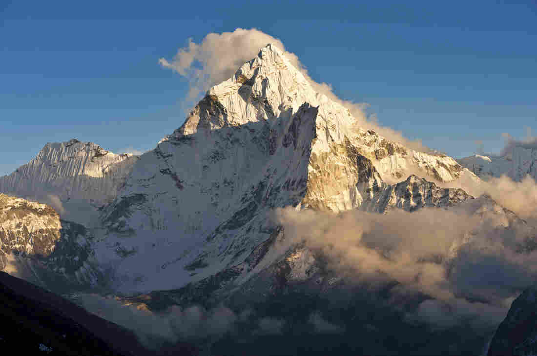The snow-capped spire of Ama Dablam, the Khumbu mountain valley, Sagarmatha National Park, Himalayas, Nepal.