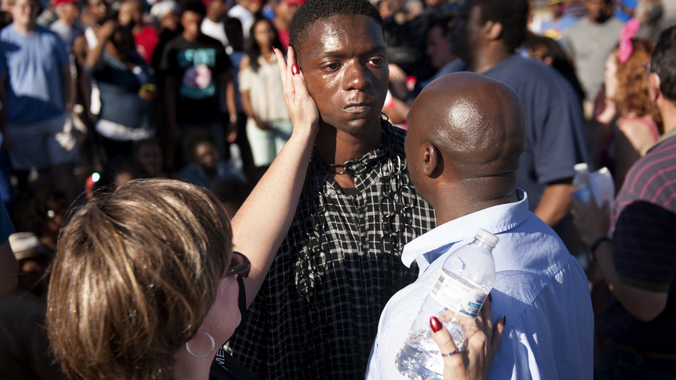 the issue of racial division in ferguson missouri The white cop who killed unarmed black teen michael brown on aug 9 was once part of a missouri police force that was disbanded over racial tensions in the community it served officer darren wilson was a member of the 45-employee jennings, mo, police department that was fired by its city council. the issue of racial division in ferguson missouri The white cop who killed unarmed black teen michael brown on aug 9 was once part of a missouri police force that was disbanded over racial tensions in the community it served officer darren wilson was a member of the 45-employee jennings, mo, police department that was fired by its city council.