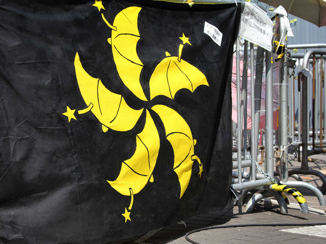 A twist on the Hong Kong flag in which petals of the city's emblem, the Bauhinia flower, has been replaced by yellow umbrellas. The five petals on the Hong Kong flag echo the five yellow stars on the Chinese national flag.