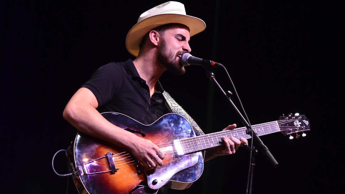 Robert Ellis On Mountain Stage NPR